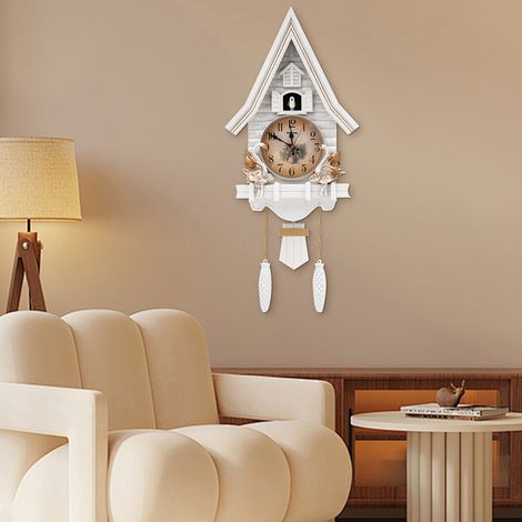 【Maison connectée】Horloge murale créative « coucou », horloge murale pour salon moderne, silencieuse, alimentée par piles, décoration en bois avec pendule oscillant (blanche)