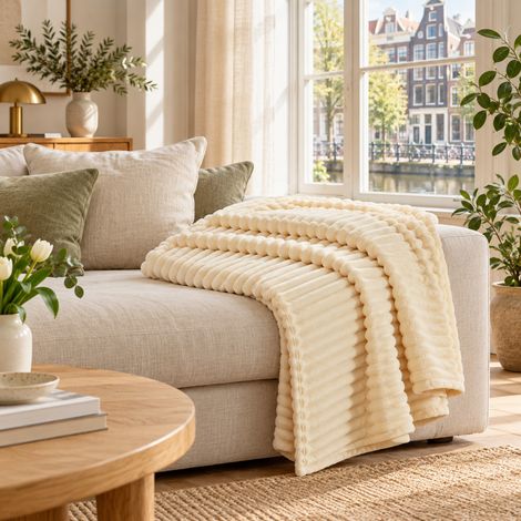 Couverture en flanelle côtelée 220 x 200 cm, douce et chaude, idéale pour le lit et le canapé. Couverture légère et moelleuse à rayures en velours côtelé, lavable en machine - Crème (1/5)