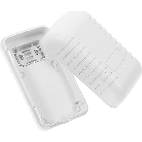 Coffre-fort secret compatible avec argent liquide et bijoux. Ressemble à une prise de chargeur. Plastique blanc. Petite taille. Peut contenir des pièces de monnaie, des diamants et des médicaments. (1/5)