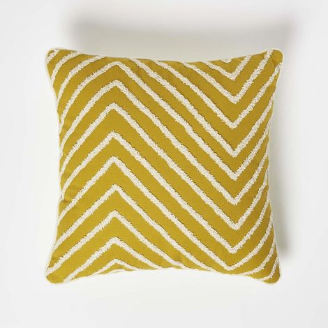 HOMESCAPES Tufted Kissen senfgelb 45 x 45 cm - Dekokissen Chevron-Muster