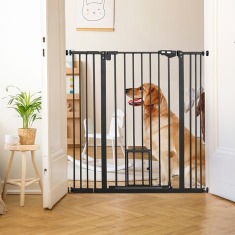 Cancelletto di sicurezza per animali domestici PawHut, alto 104,1 cm, con porta a chiusura automatica e doppio sistema di bloccaggio, nero.