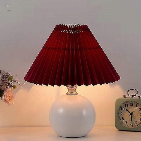 Lampe de chevet nordique, petite lampe de table à lumière chaude E27, abat-jour en tissu plissé, base en céramique, céramique blanche et abat-jour rose rouge (1/4)