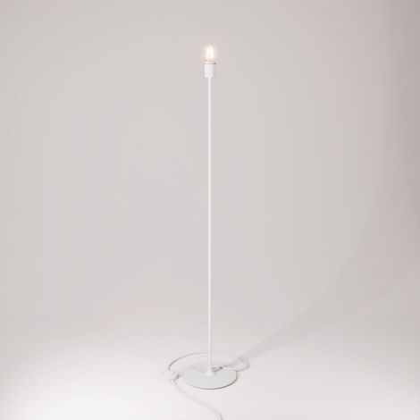 Creative Cables – MAG-Y Stehleuchte mit rundem Metallfuß und Lampenschirmbefestigung (1/4)