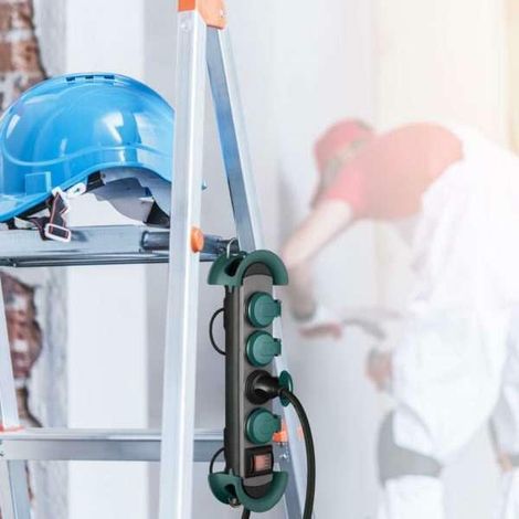 Electraline 62085 Multiprise Professionnelle de Travail pour l'exterieur, 4 Prises Schuko avec Bouchon IP44, a Suspendre avec 2 Crochets, cable en Caoutchouc 4 m H07RN-F 3G1,5, Noir/Vert (1/4)
