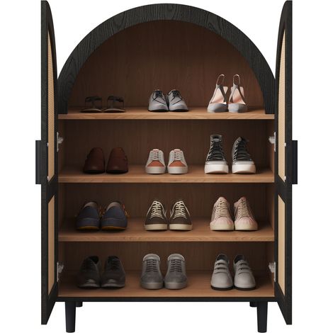 Élégant buffet/armoire à chaussures avec extérieur arrondi,portes en rotin à mains ouvertes et trois étagères.