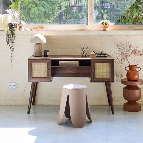 Bureau cannage et décor bois foncé avec 2 portes. 1 casier ouvert. pieds compas (1/5)