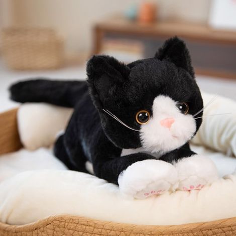 Uppstoppad leksakskatt noir, grand gosekatt liggande, fluffig plyschleksak