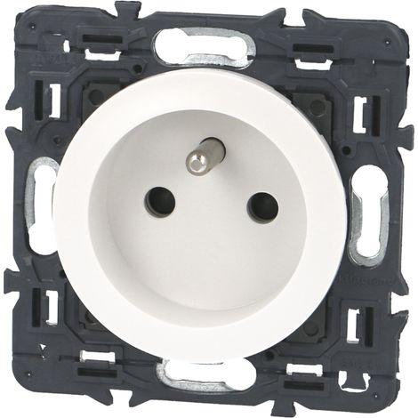 Legrand – Prise de courant 2P+T avec terre – Protection enfant – Puissance 3680W – Installation facile par vis ou griffes – Compatible plaques Céliane (1/9)