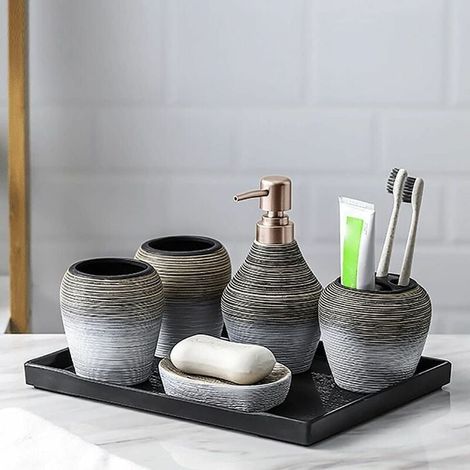 Set di accessori da bagno in ceramica, 5 pezzi, con vassoio, di DEBUNS (1/5)