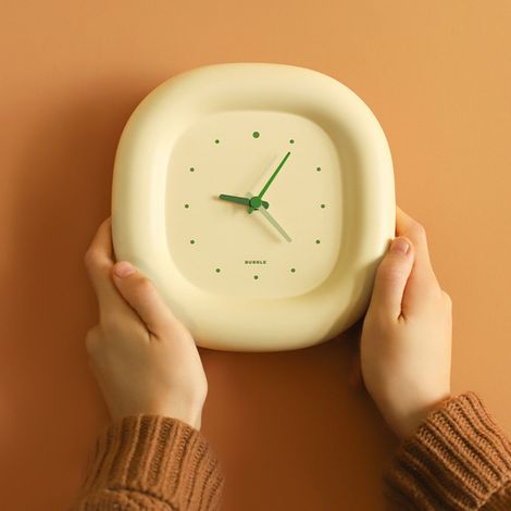 Horloge murale mignonne, simple et ravissante, aux couleurs vives et attrayantes, en ABS robuste et multifonctionnelle, idéale pour la chambre, le bureau ou l'intérieur. (1/5)