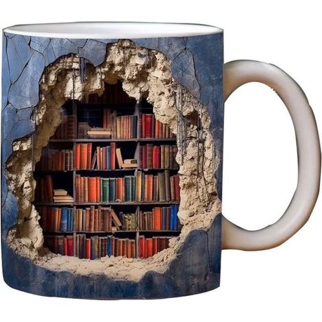 Tazza da caffè in ceramica con decorazione creativa a motivi di scaffali da biblioteca. (1/4)