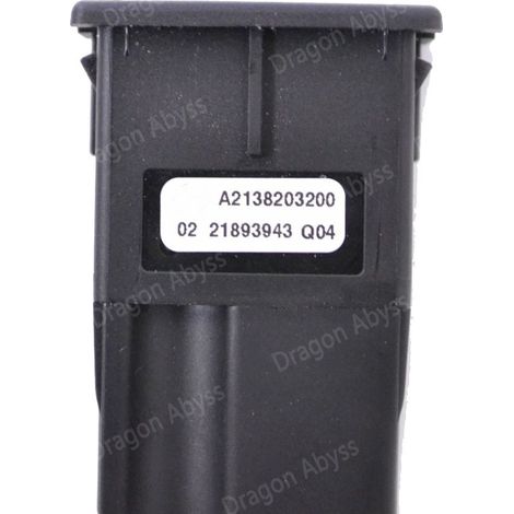A2138203200 is suitable for Mercedes-Benz E-Class CLS in-vehicle USB data interface and charging port. (1/3)