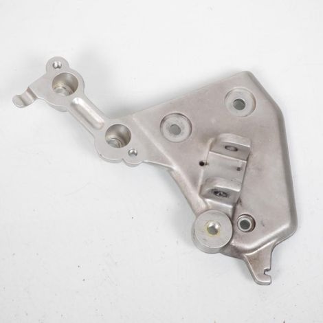 [PRODUIT D'OCCASION] Platine de repose pied pilote droit origine pour moto Triumph (1/2)