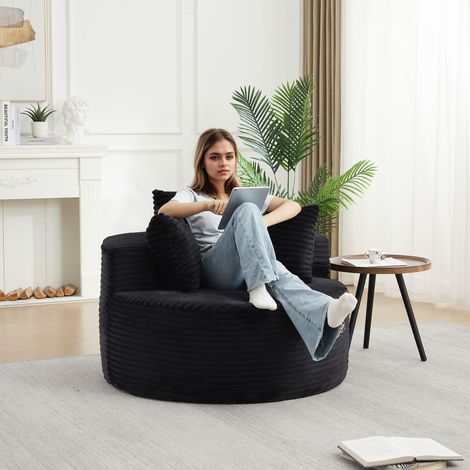 Fauteuil rond en velours côtelé d'un diamètre de 110 cm – un fauteuil confortable et décontracté, livré avec trois coussins décoratifs et présentant un design minimaliste. (1/4)