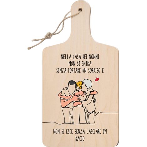 Lupia - Tagliere Decorativo con Manico, Frasi e disegni a Tema, colorato, Souvenir Artigianale, Appendibile in Cucina, Made in Italy, Legno multistrato 11x21,5 cm - NELLA CASA DEI NONNI (1/4)