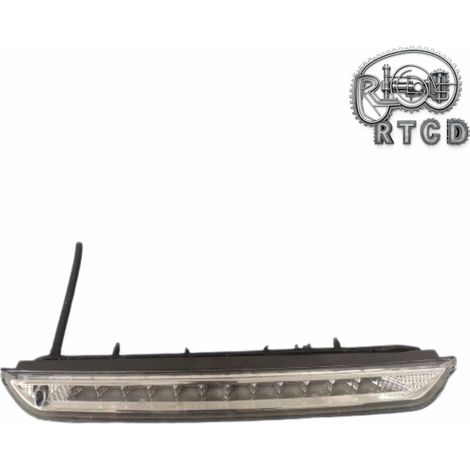 Le feu stop 6351LX est compatible avec les Peugeot 208, 2008, 308S, 4008 et Citroën C4. Il est équipé d'un troisième feu stop surélevé. (1/5)