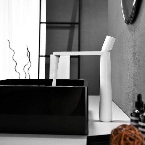 Black bathroom sink faucet, one-piece, single handle, hot and cold water mixer (1/3)