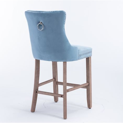 Tabourets de bar contemporains en velours bleu clair, dossier haut avec clous décoratifs, pieds en bois massif, set de 2 (1/5)