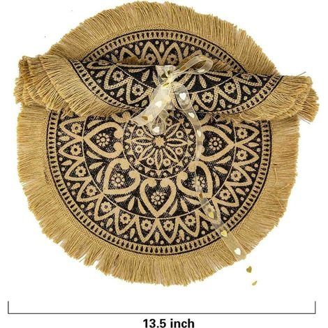 Essgruppe „Braune Quasten“ von CAPASIN, 4 runde, braune Platzsets im Boho-Stil für moderne Esszimmer, beigefarbener, geflochtener Esstisch und Tischläufer „Herbstkreis“, Küchenmatte für weiße Platzset (1/4)