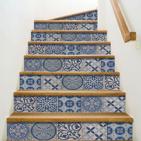 Contremarche adhésive Benistes 19,5 X 100 cm, 3 carreaux de ciment bleu foncé à bleu clair sur fond imitation pierre grise autocollante (1/2)