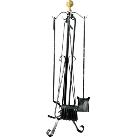 Attrezzo per Camino in Ferro con Accessori,Trespolo con Pomelli in Ottone, Pinza, Uncino, Scopetta e Paletta 70cm h