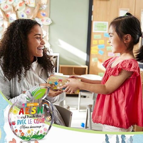 Support Acrylique Merci - Forme Pomme - Décoration Bureau Enseignant - Cadeau Fin D Année Scolaire - 1 Pièce (1/5)
