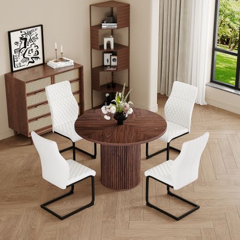 Ensemble table et chaises. Table de salle à manger ronde de 100 cm en MDF noyer avec pieds cylindriques et système de fermeture Velcro, plus 4 chaises de salle à manger blanches avec dossier à motif l (1/5)