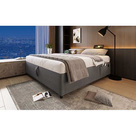 Lit double de 140×200 cm. Structure du lit dotée d’un éclairage USB-C et d’une structure en lattes intégrale. Pas de tête de lit. Matériau : coton. Couleur : gris. (1/5)
