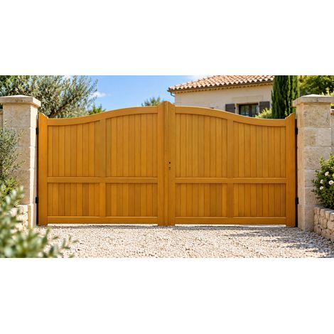 Gdmenuiseries – Portail plein en bois massif Meranti L 3,50 m x H 1,60 / 1,80 m – Épaisseur 39 mm – Traitement FIH appliqué en usine – Entretien régulier recommandé (1/3)