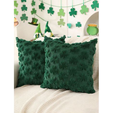 Lot de 2 Taies d’oreille Saint-Patrick, Dimensions : 18x18 pouces, Motif trèfle vert, Housse de coussin en peluche douce, imitations fourrure et jacquard, pour lit, canapé et décoration festive de mai (1/5)