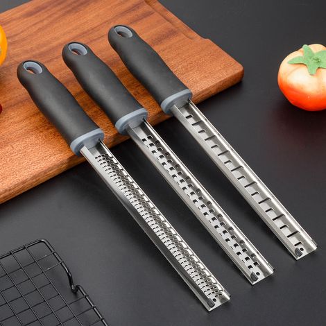 Râpe Fromage & Zesteur RQzaufania – Lame Acier Inox Tranchante Pour Parmesan, Ail, Gingembre, Chocolat, Muscade, Poignée Antidérapante Noire Râpe Parmesan Ail Gingembre Râpe Fromage & Zesteur RQzaufania – Lame Acier Inox Tranchante Pour Parmesan, Ail, Gingembre, Chocolat, Muscade, Poignée Antidérapante Noire Râpe Parmesan Ail Gingembre