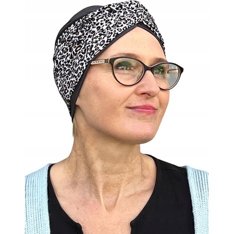El turbante entrelazado de María (307-317) después de la quimioterapia (1/5)