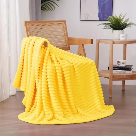 Plaid en polaire jaune vif 152 x 203 cm pour canapé/lit, couverture en flanelle microfibre ultra douce et confortable à rayures, légère pour adultes, femmes et filles (1/5)