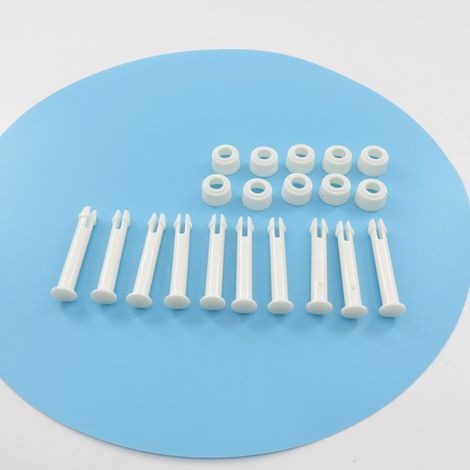 Goupilles, bouchons, clous, connecteurs, goupilles, joints et accessoires en plastique pour piscines.
