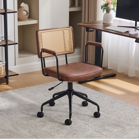 Chaise de bureau vintage moderne pivotante avec accoudoirs, assise en PU, dossier en rotin synthétique - marron (1/5)