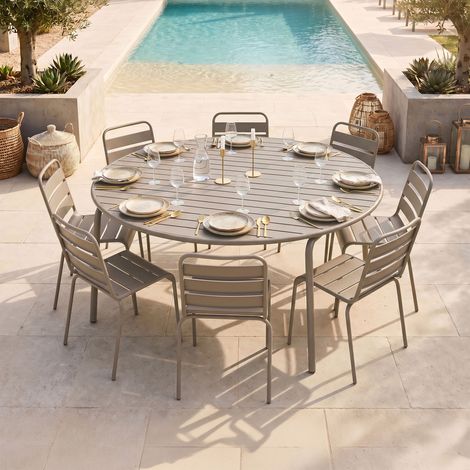 Ensemble table de jardin 180 cm + 8 chaises en métal taupe - BACA (1/5)