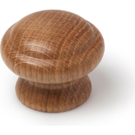 Pomo en madera con acabado roble transparante., dimensiones: 40x40x32mm, Ø: 40mm -
