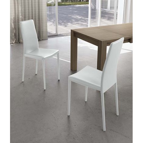 Sedia Kitty in similcuoio bianco con gambe rivestite e struttura in metallo - Design moderno impilabile per zona giorno e cucina (1/5)
