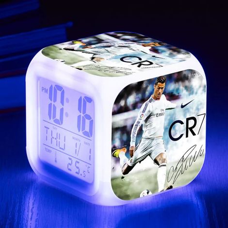 Coupe du Monde de la FIFA – Réveil numérique à l'effigie de Ronaldo (C), lumière multicolore