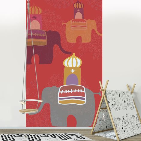 Papier peint intissé rouge avec éléphants d'Asie, 250 cm X 150 cm, décor traditionnel, illustration ornementale. (1/2)