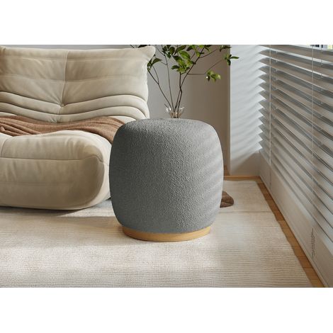 Deco In Paris – Pouf rond en tissu effet peau de mouton gris – Socle en bois clair – Assise moelleuse – Dimensions 44x44x40 cm – Pour intérieur moderne