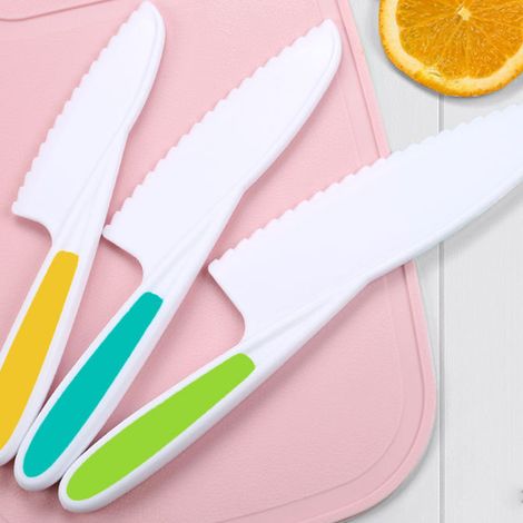 Ensemble de coupe-légumes sécurisé pour enfants : 4 couteaux de cuisine en plastique et 1 planche à découper. Couteau dentelé de sécurité pour fruits et légumes. Outil d'épluchage. (1/5)
