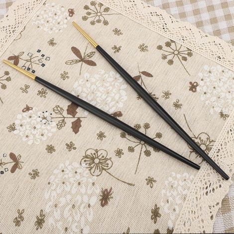 Set japanischer, vergoldeter Essstäbchen aus Edelstahl 304 für Sushi, schwarzes Geschirr, 5 Paar, rostfrei. (1/3)