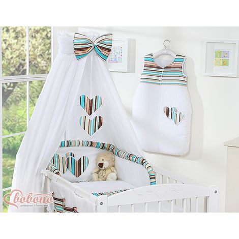 Dosel de tela con corazones y rayas marrones.
