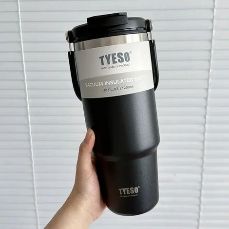 Mug isotherme en acier inoxydable noir (750 ml), double paroi isolante pour boissons chaudes et froides, idéal pour la voiture et les voyages. (1/3)