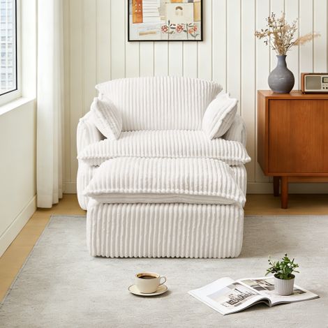 C'est un grand endroit, un grand endroit, un grand endroit, un assortiment inoubliable, beaucoup, beaucoup, beaucoup, beaucoup, une grande maison, des petits appartements, des salons et des chambres.