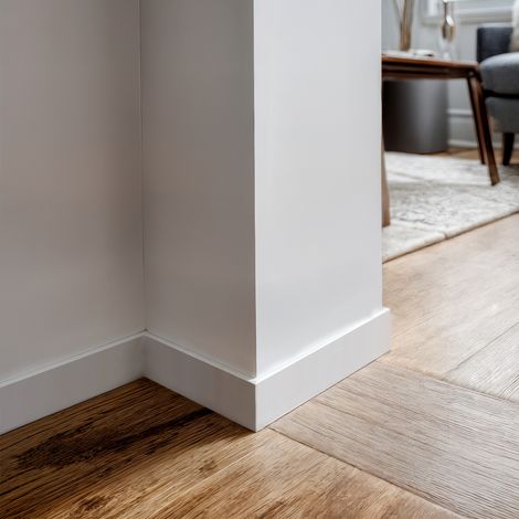 Sockelleiste Kabeldurchführung 2m Edge Weiß (1/4)