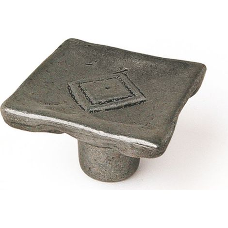 Pomo en zamak con acabado plata, dimensiones: 35x33x20mm -