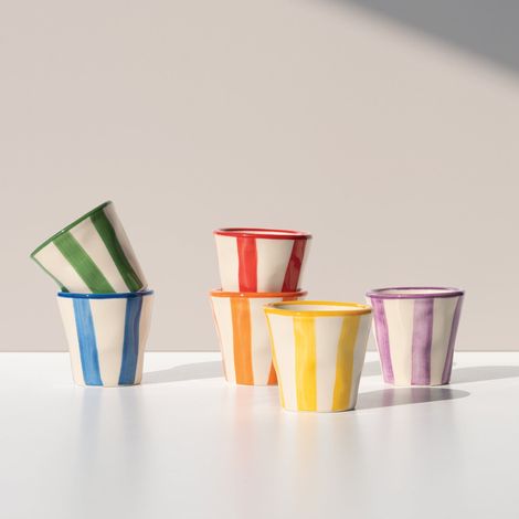 Zafferano Lido Righe: set di 6 bicchieri in ceramica artigianale Made in Italy, colori assorti, ideali per caffè e dessert eleganti e vivaci.