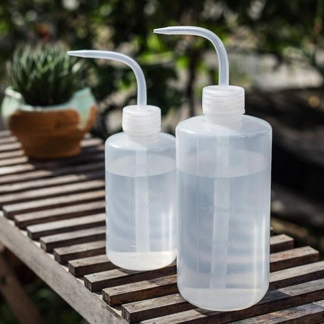 Bouteille d'arrosage de 500 mL et 250 mL pour plantes d'intérieur L'eau de compression en plastique de Cactus succulente peut longue buse plier la bouche abreuvoir bonsaï Terrarium orchidées semis (1/4)